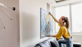 choose-the-right-artwork-for-your-living-room-with-these-tips