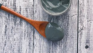 best-beauty-benefits-of-dead-sea-mud